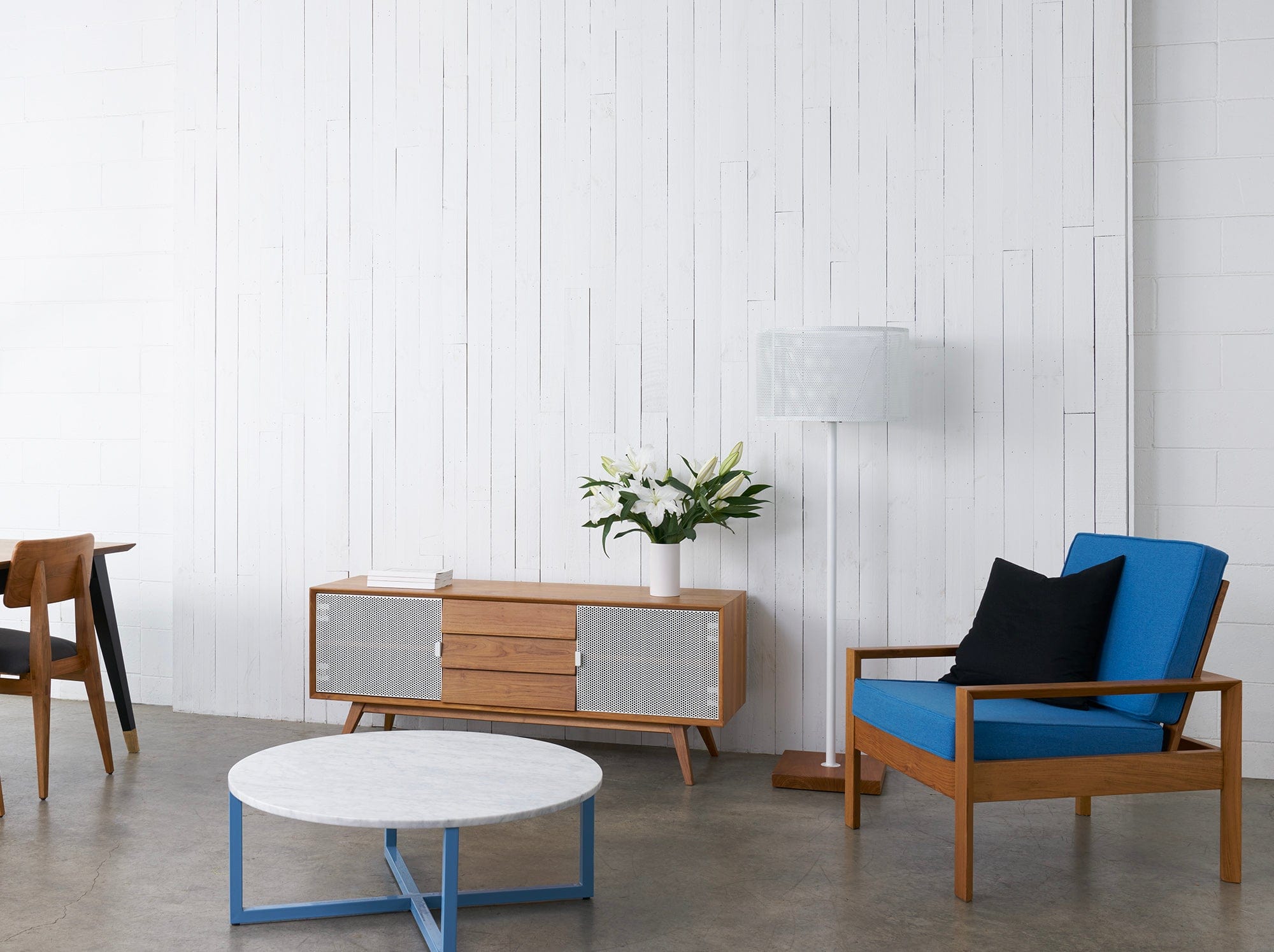 reddie-raw media unit Vinny Media Cabinet