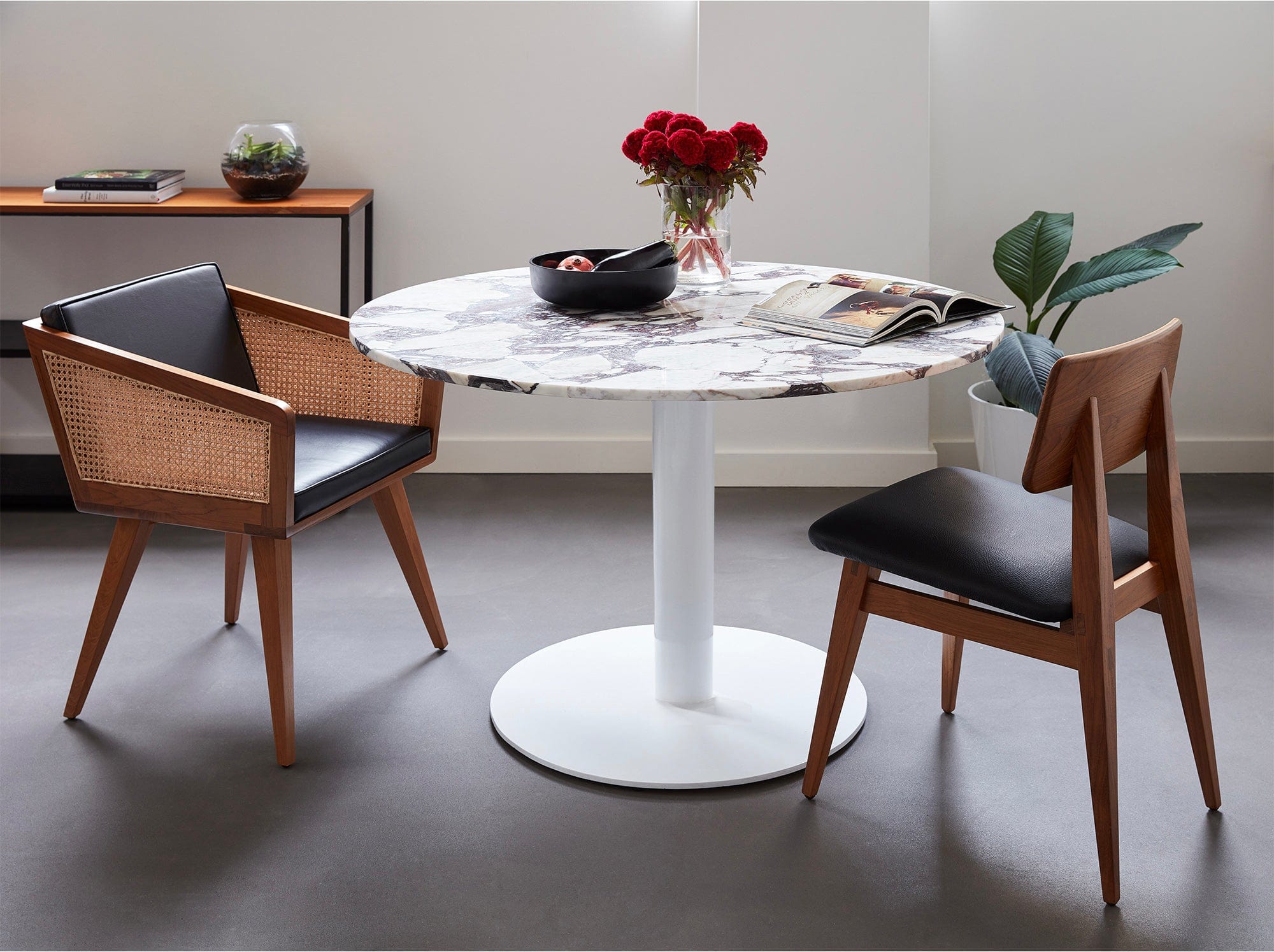 reddie-raw round Bob Pedestal Table - Marble